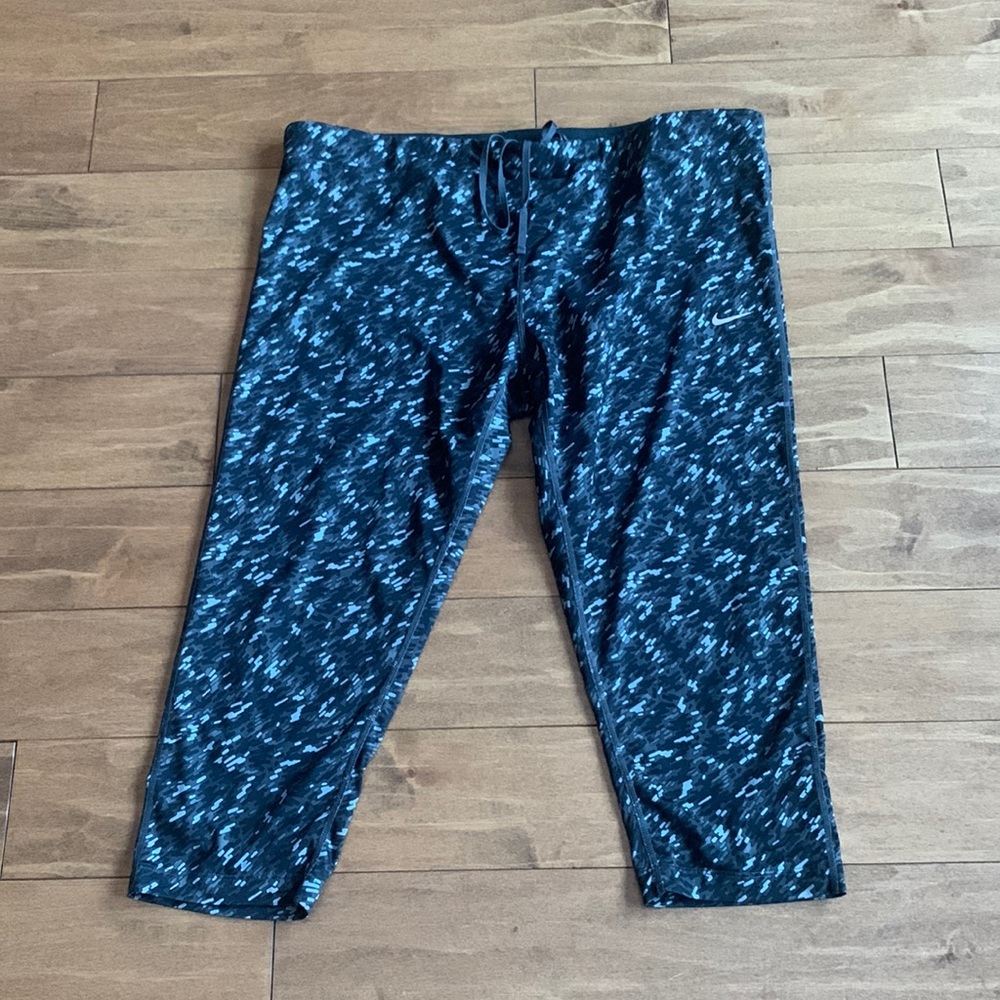 Nike-Fit Capri Athletic Leggings